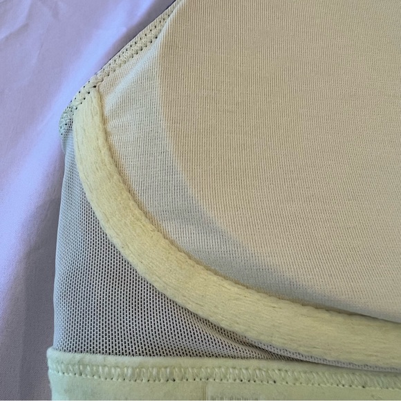 Lucy High Impact Adjustable Workout Sports Bra w/Removable Pads Size Medium EUC - Picture 10 of 14